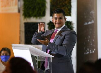 *Rinde Primer Informe de Labores Víctor Zurita*