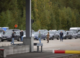 (Guerra en Ucrania) Colas en la frontera de Finlandia tras restringir la entrada de rusos: “No quiero participar en esta guerra y decidí escapar”
