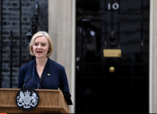 Liz Truss cede a las críticas y dimite 44 días después de llegar al cargo