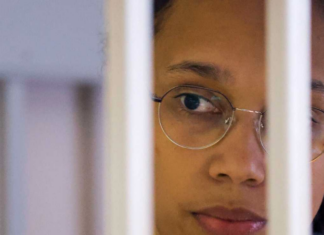 Rusia libera a la jugadora de baloncesto Brittney Griner en un intercambio de prisioneros con EE.UU.