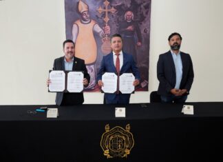 Rector Raúl Cárdenas y Director del IVEM Roberto Andrade, firman convenio de colaboración