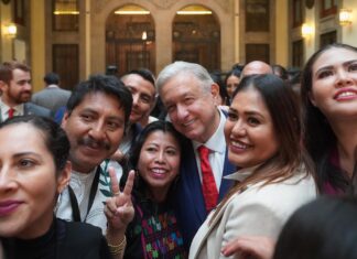 Presidente AMLO encabeza reunión con legisladores federales en Palacio Nacional; destaca reformas a favor del pueblo
