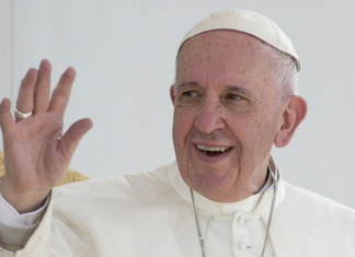 El papa revela que firmó su renuncia en caso de impedimento médico hace más de 9 años