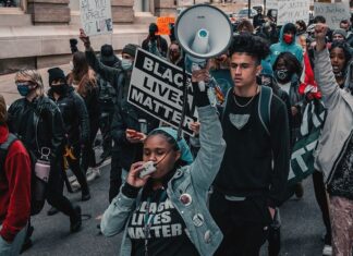 Las redes sociales deben asumir más responsabilidad para frenar el discurso del odio en internet, afirman expertos de la ONU