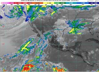 Ambiente vespertino cálido a caluroso sobre gran parte del territorio nacional, con temperaturas muy calurosas, superiores a los 40°C en Michoacán