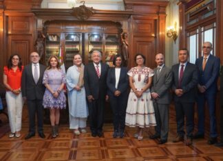 “La democracia debe establecerse en México para siempre”, afirma presidente AMLO tras reunión con consejeros del INE