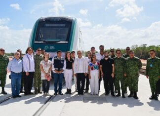 Presidente AMLO da bienvenida a Cancún al primer vagón del Tren Maya