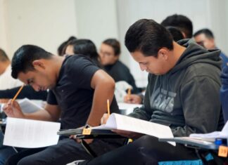 Evalúa Ceneval a 654 estudiantes de la UMSNH con Examen General de Egreso