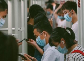 Información falsa y violencia cibernética, enemigos comunes de la humanidad