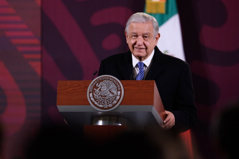 Presidente AMLO destaca control de puertos a cargo de la Marina; histórica, participación en acciones de desarrollo nacional