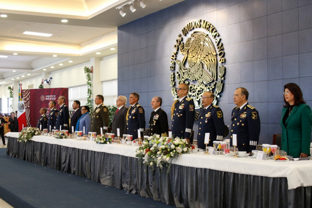 Presidente reconoce a la Fuerza Aérea Mexicana por acciones en beneficio del pueblo a 109 años de fundación