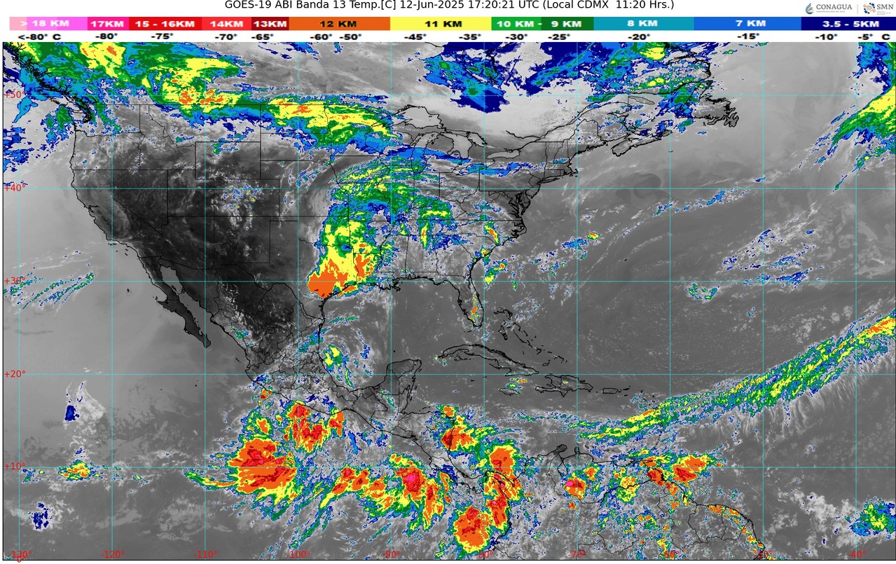 Ambiente caluroso; cielo nublado con lluvias puntuales muy fuertes en Michoacán. Viento de dirección variable de 10 a 20 km/h en la región. Oleaje de 3.5 a 4.5 metros de altura en costas