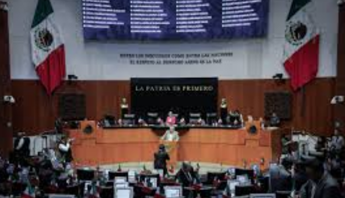 Senado de la República aprobó con ajustes la iniciativa presidencial en materia de amparo