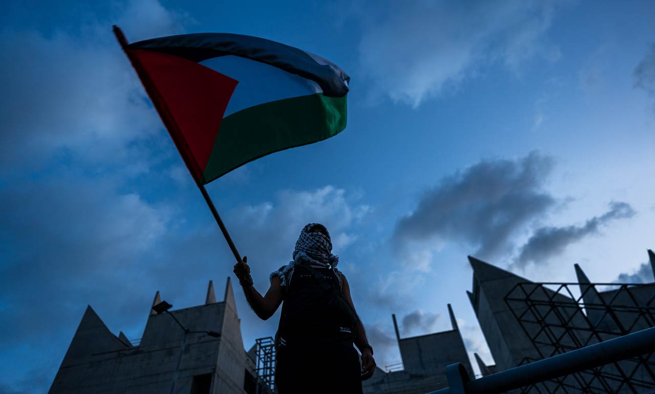Miles de palestinos regresan a una Ciudad de Gaza devastada