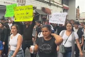 Marchan miles de personas en Uruapan; llueven reproches al gobernador en el funeral de Carlos Manzo