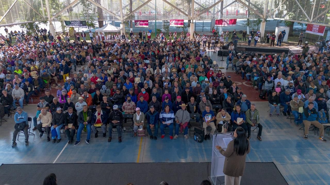 Entrega Ariadna Montiel Tarjetas de Bienestar a adultos mayores y madres trabajadoras, como parte del Plan Michoacán