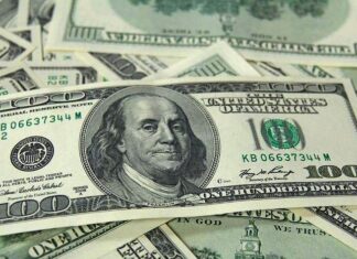 El tipo de cambio se cotiza en 18.0213 pesos por unidad en el mercado spot, este viernes