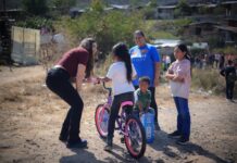 Giulianna Bugarini lleva la magia de los Reyes a hogares de Morelia