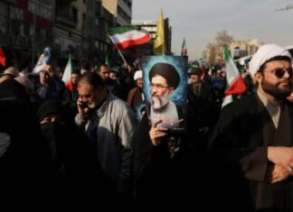 Miles de personas salen a las calles en varias ciudades iraníes para manifestarse en contra y a favor del gobierno