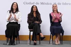🤩🎬📽️Salma Hayek reconoce el apoyo al cine de Sheinbaum “No teníamos esta  presidenta” 👉🏼 https://goo.su/X68zNeS La actriz y productora Salma Hayek  Pinault enfatizó que la intervención de la presidentaClaudia Sheinbaum  Pardo fue