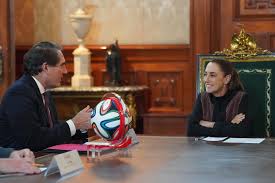 La Jornada - En reunión con la presidenta Sheinbaum el director de Coca Cola anuncia inversión por 6 mil mdd