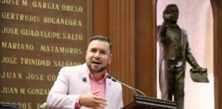 Plantea Reyes Galindo regular uso de celulares en escuelas primarias y secundarias de Michoacán